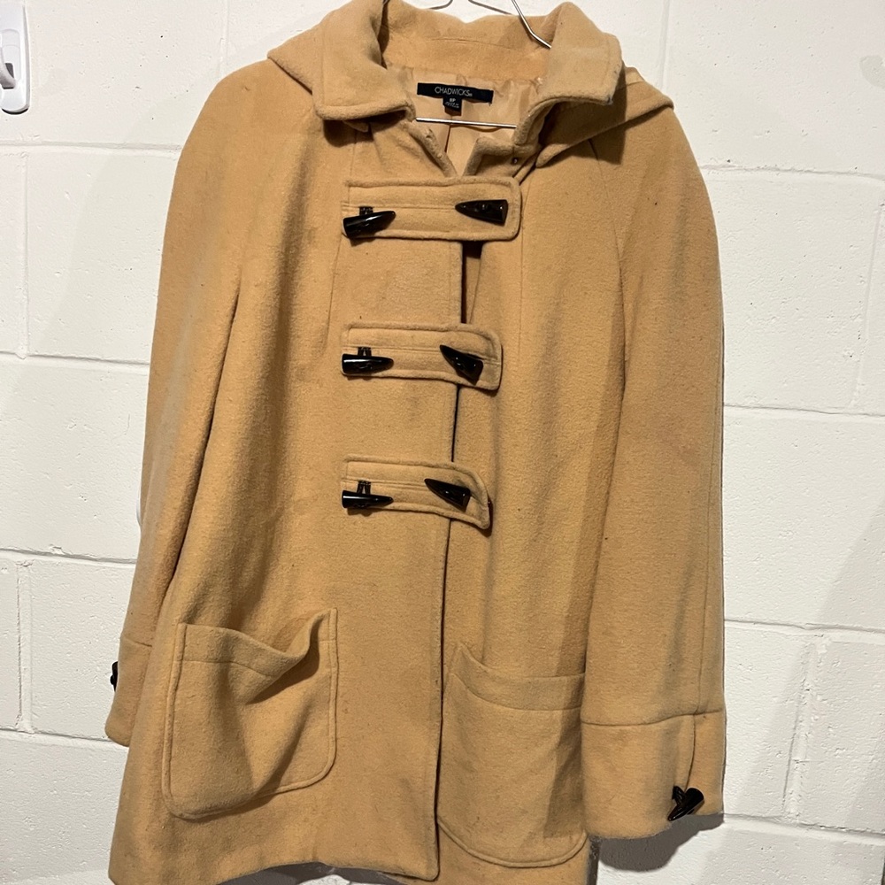 Womans parka with hood and two deep pockets